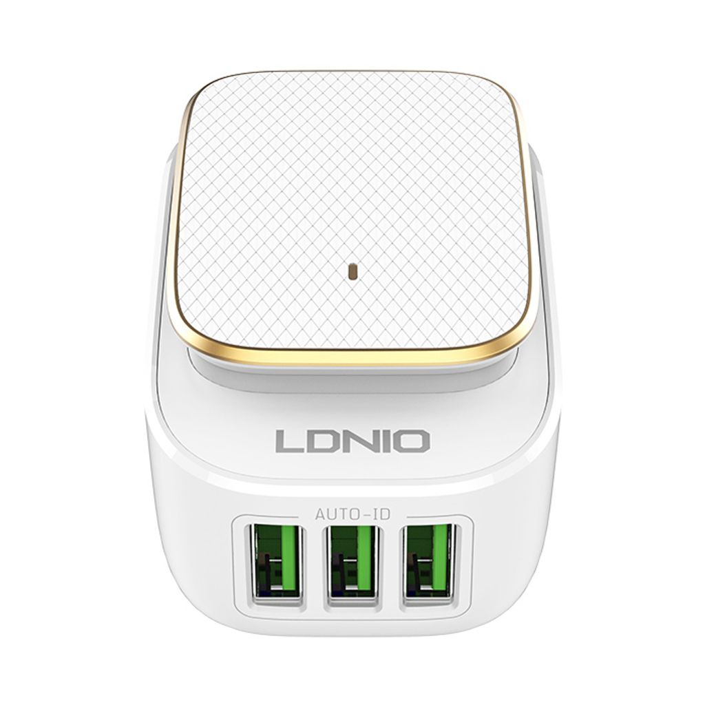 LDNIO polnilec 3X USB 3,4A + USB C kabel + LED lučka USB A3305 220V 