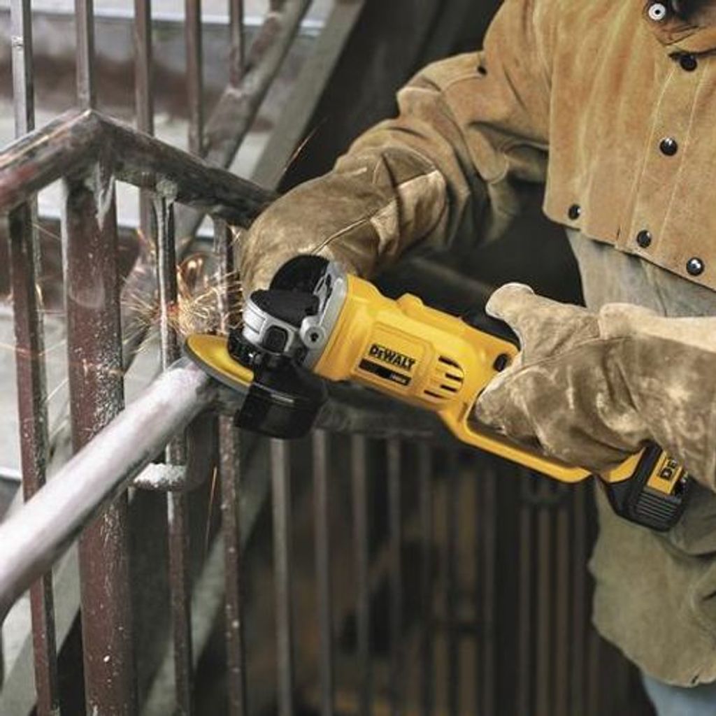 DEWALT akumulatorski kotni brusilnik 18 V 4,0 Ah LI-Ion DCG412M2