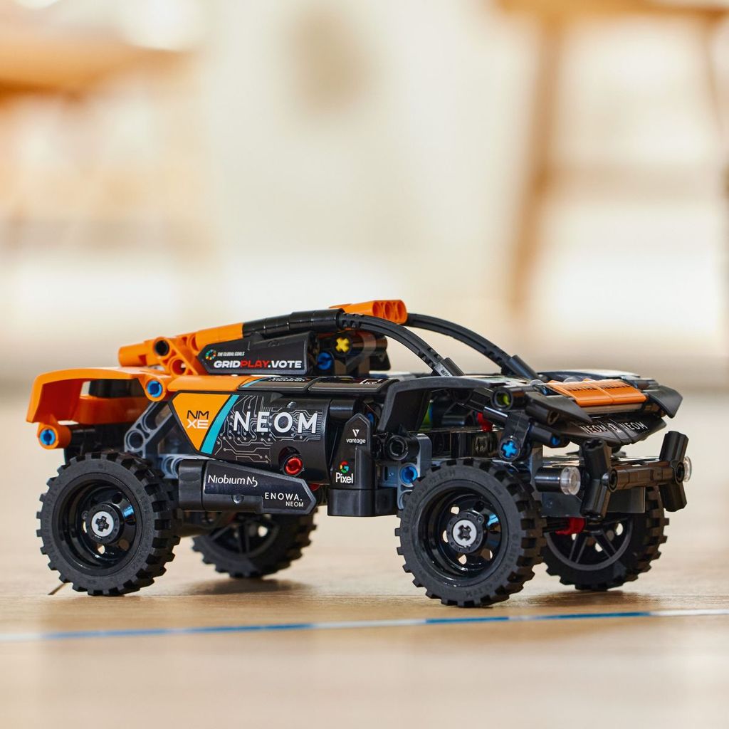 LEGO TECHNIC 42166 NEOM McLaren Extreme E Race Car